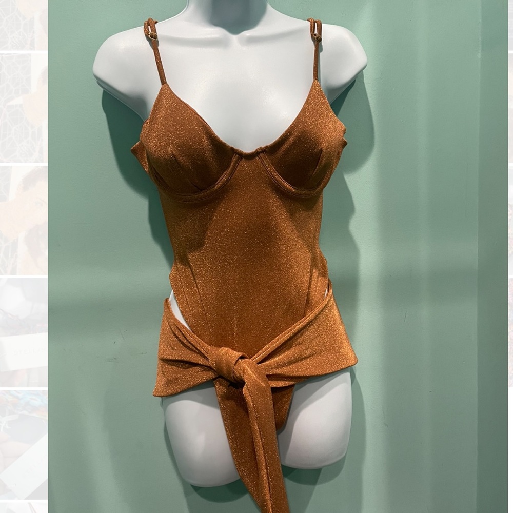 MOEVA one piece